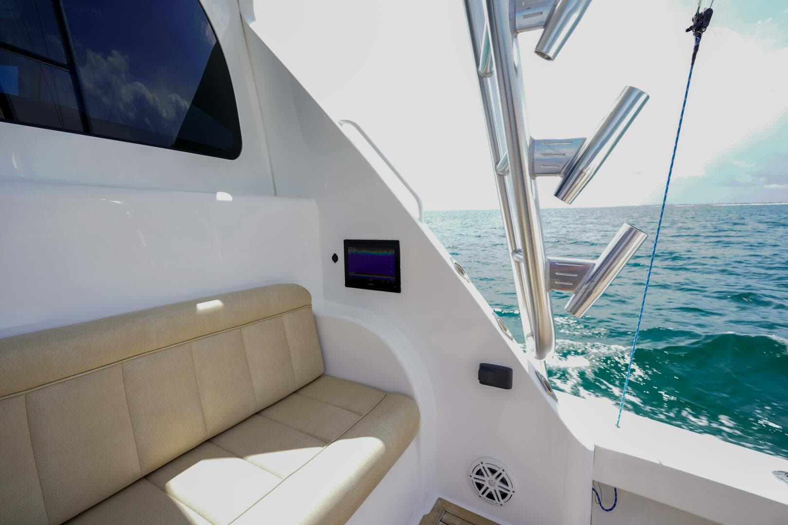 2016 Viking 52 Sport Tower — photo 34