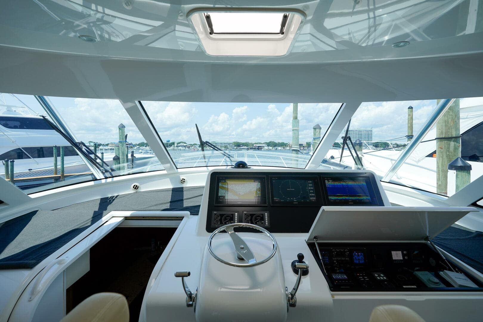 2016 Viking 52 Sport Tower — photo 27