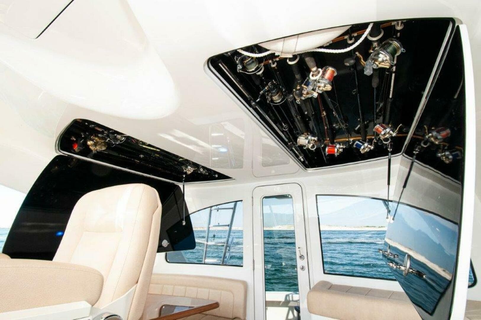 2016 Viking 52 Sport Tower — photo 30