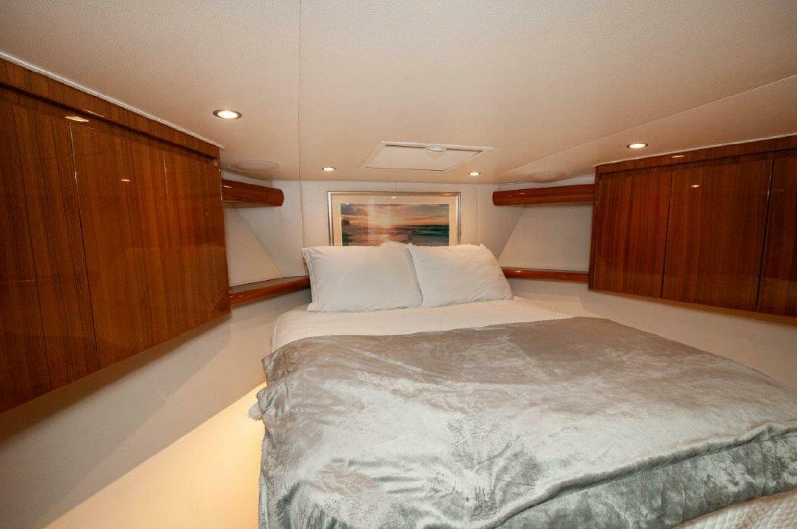 2016 Viking 52 Sport Tower — photo 14