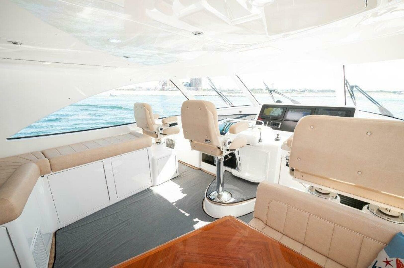 2016 Viking 52 Sport Tower — photo 24