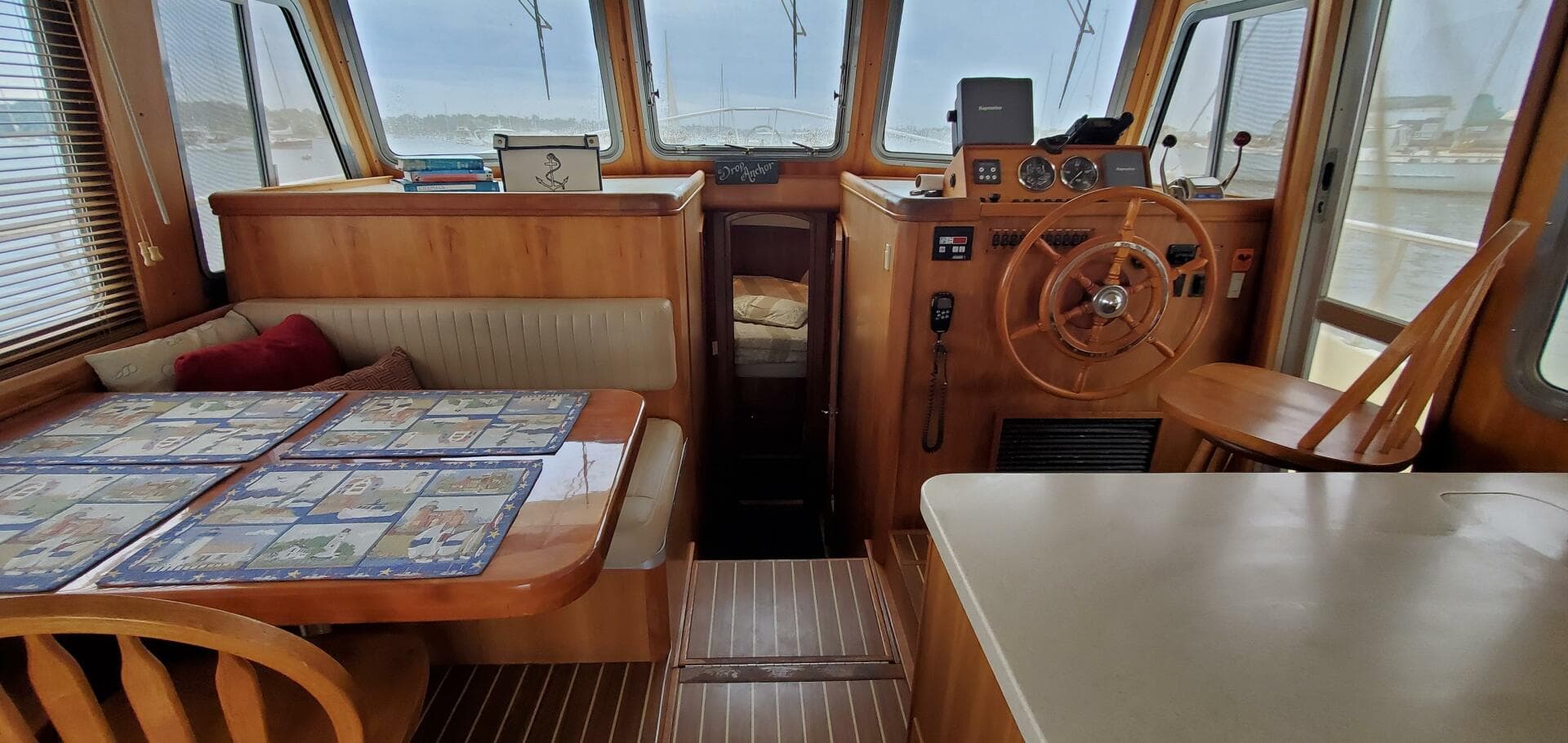 2004 Mainship 400 Trawler — photo 48