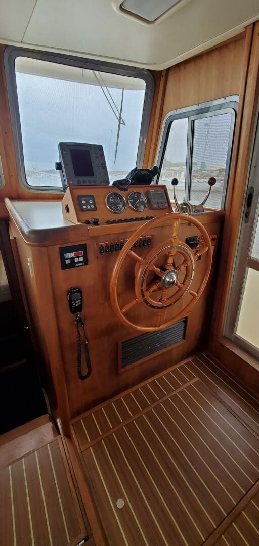 2004 Mainship 400 Trawler — photo 37