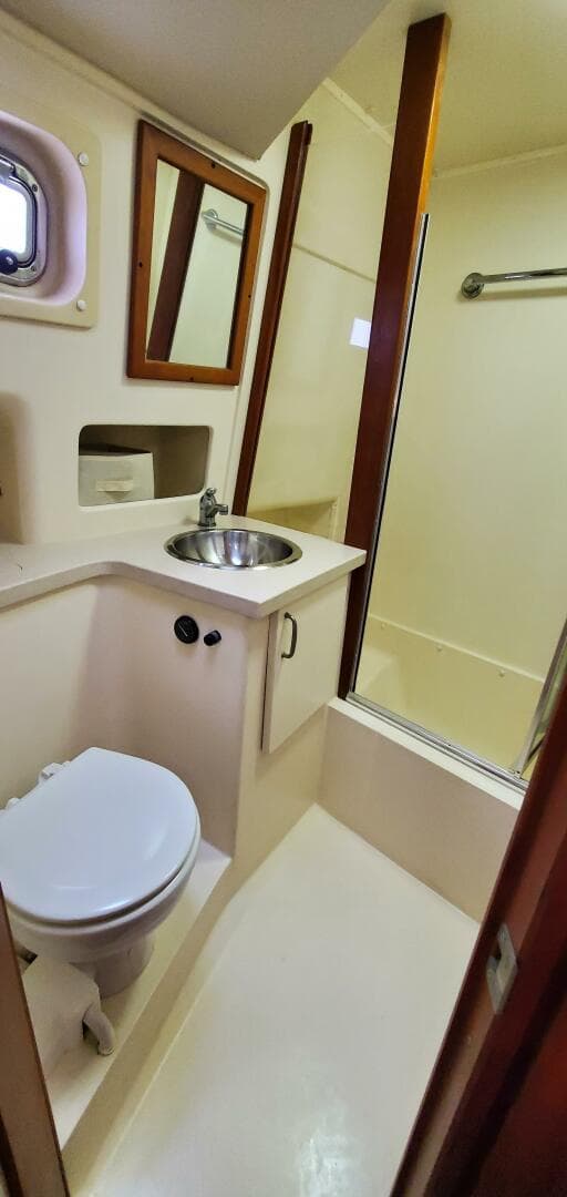 2004 Mainship 400 Trawler — photo 35