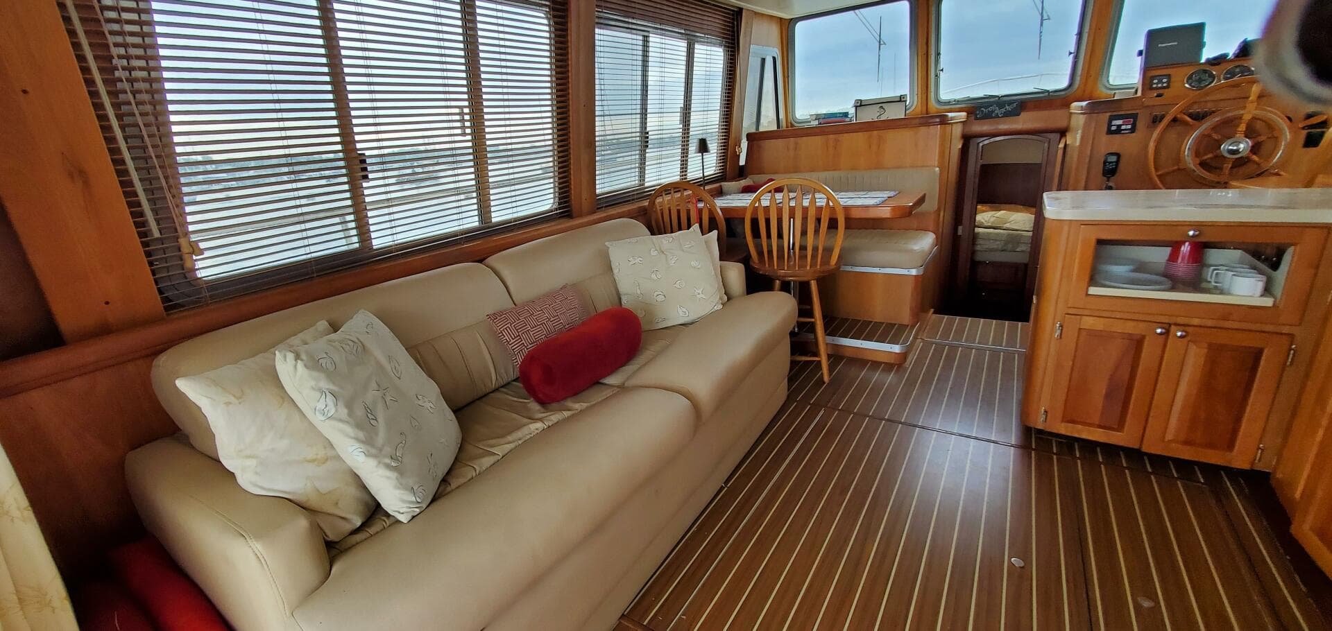 2004 Mainship 400 Trawler — photo 46
