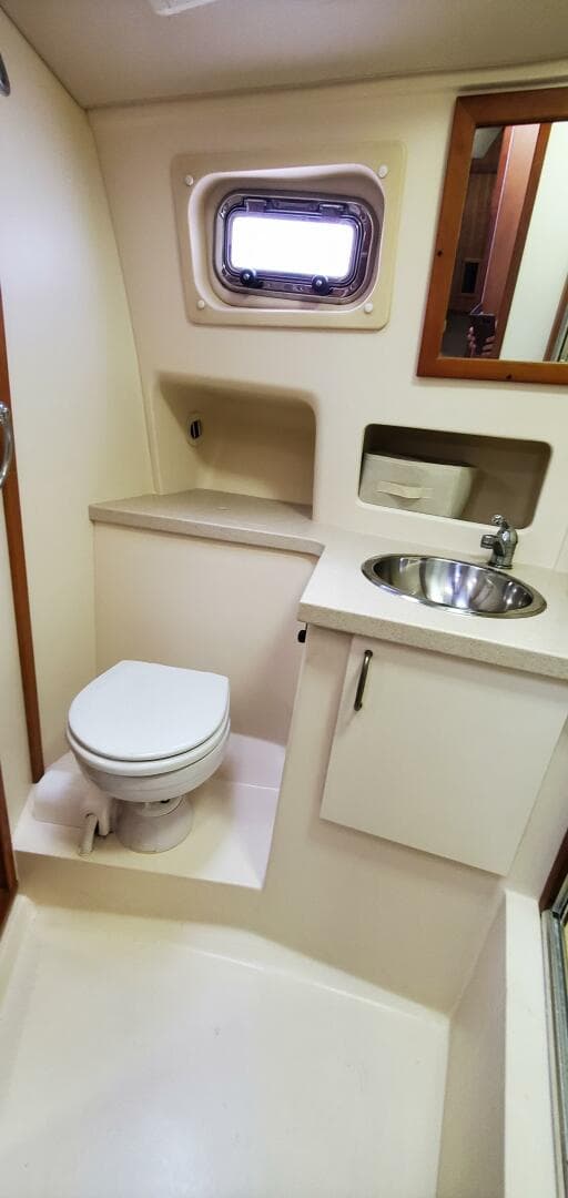 2004 Mainship 400 Trawler — photo 34