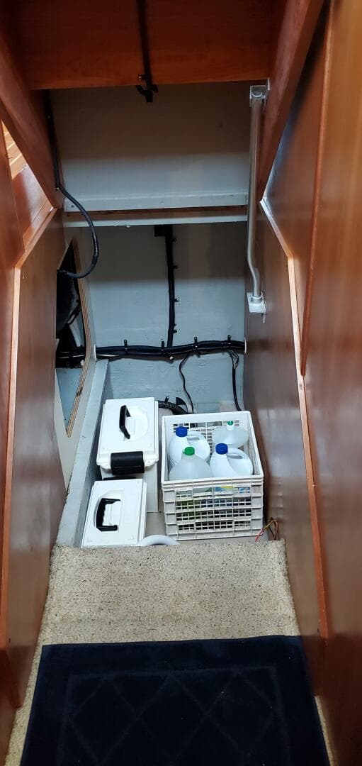 2004 Mainship 400 Trawler — photo 36