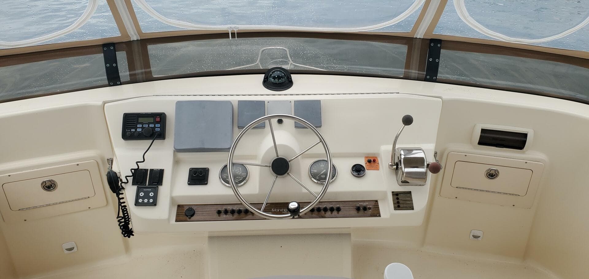 2004 Mainship 400 Trawler — photo 13