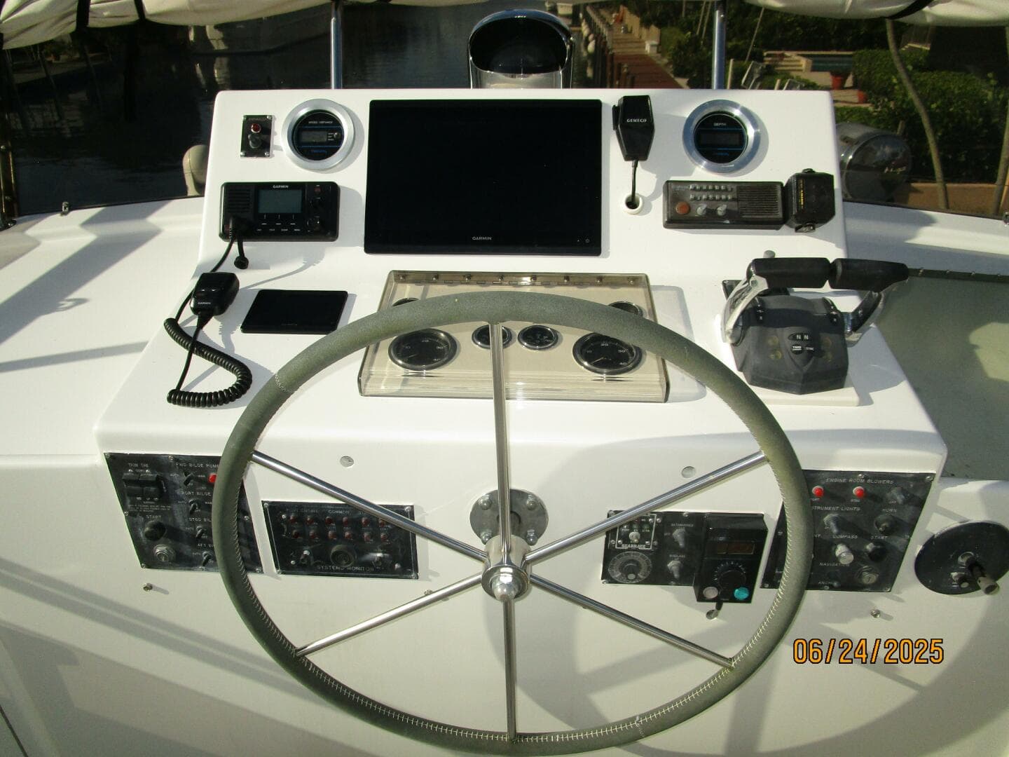 1986 Hatteras Cpmy — photo 23