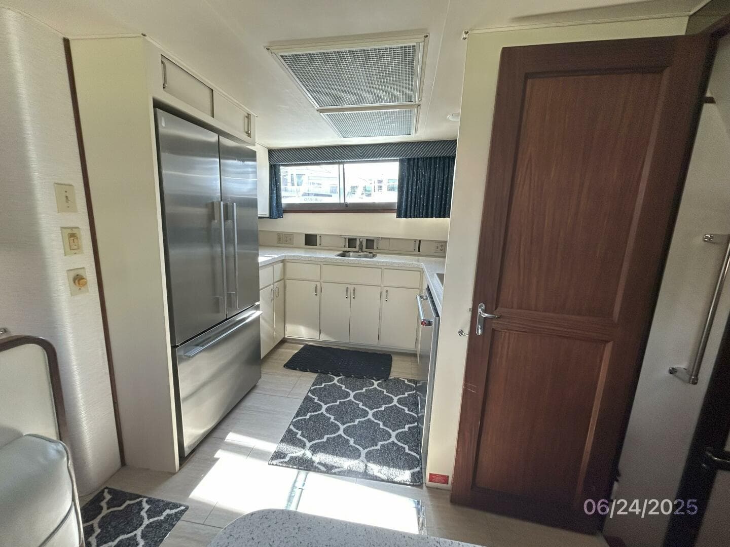 1986 Hatteras Cpmy — photo 57