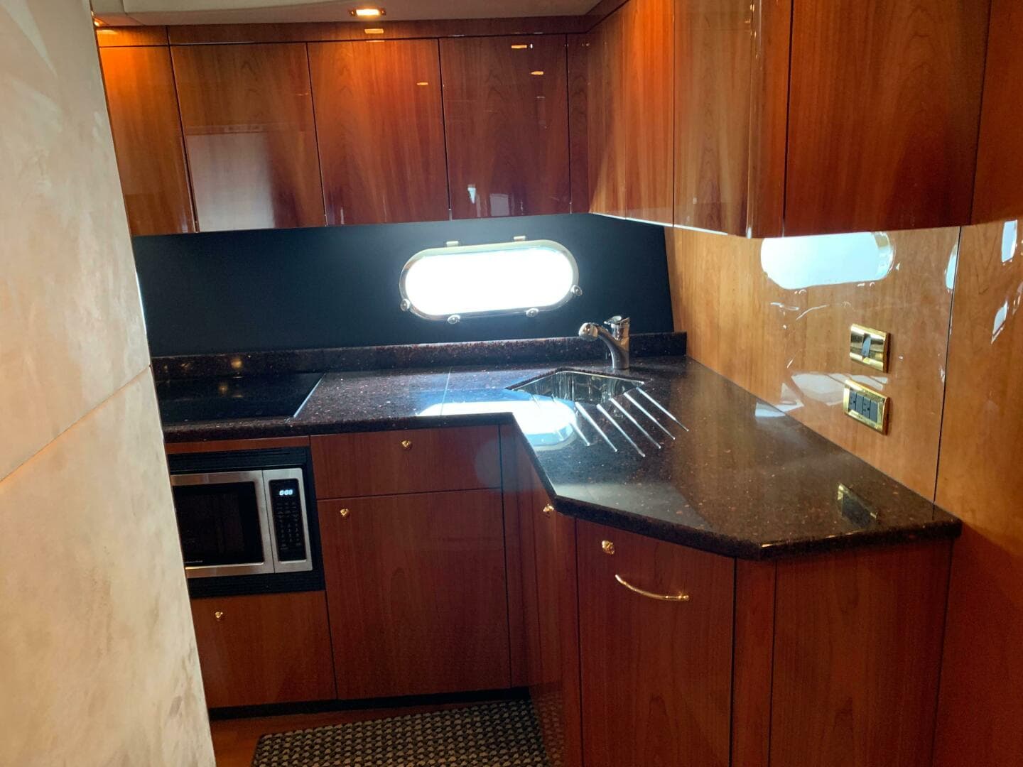 2010 Sunseeker 60 Manhattan — photo 55