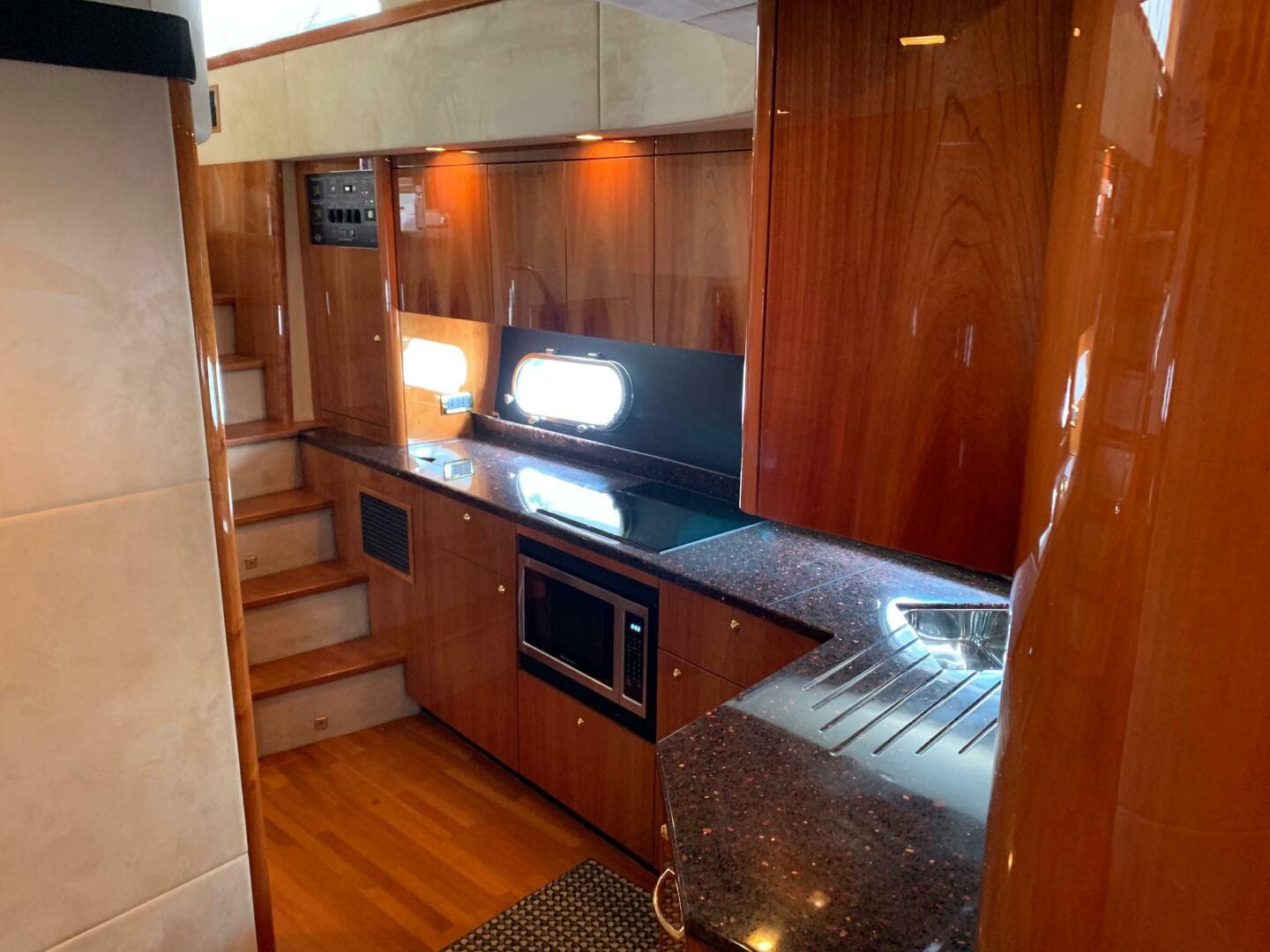 2010 Sunseeker 60 Manhattan — photo 37