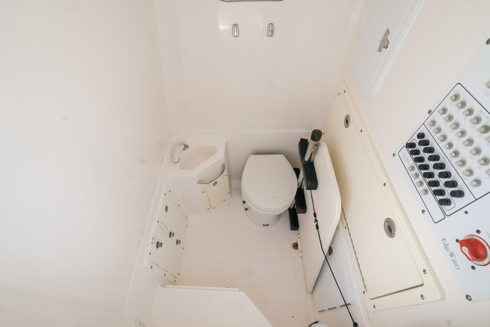 2017 Edgewater 318 CC — photo 11