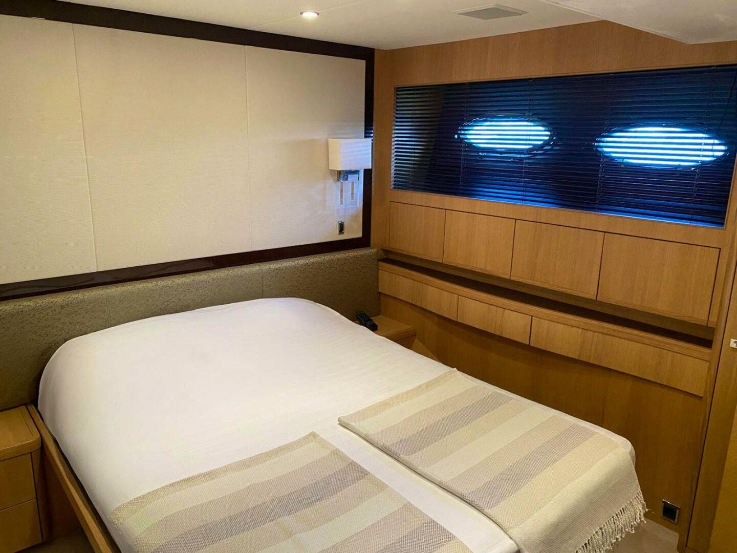 2011 Princess Yachts — photo 30