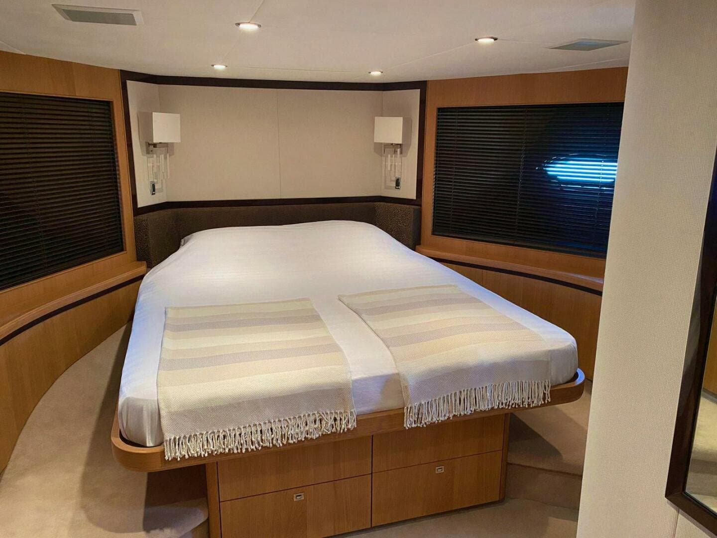 2011 Princess Yachts — photo 44