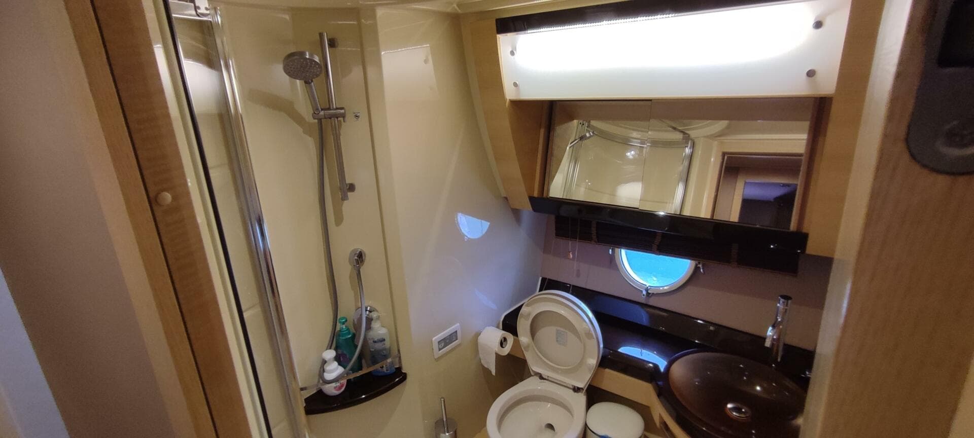 2011 Azimut 58 Fly — photo 29