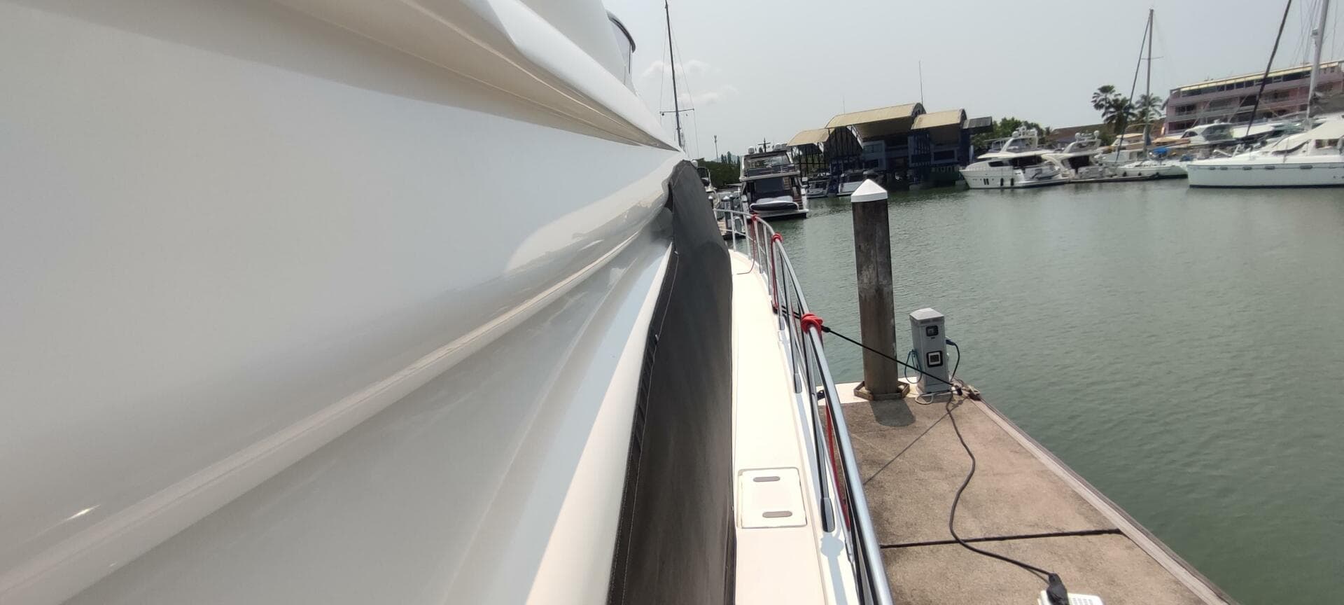 2011 Azimut 58 Fly — photo 12