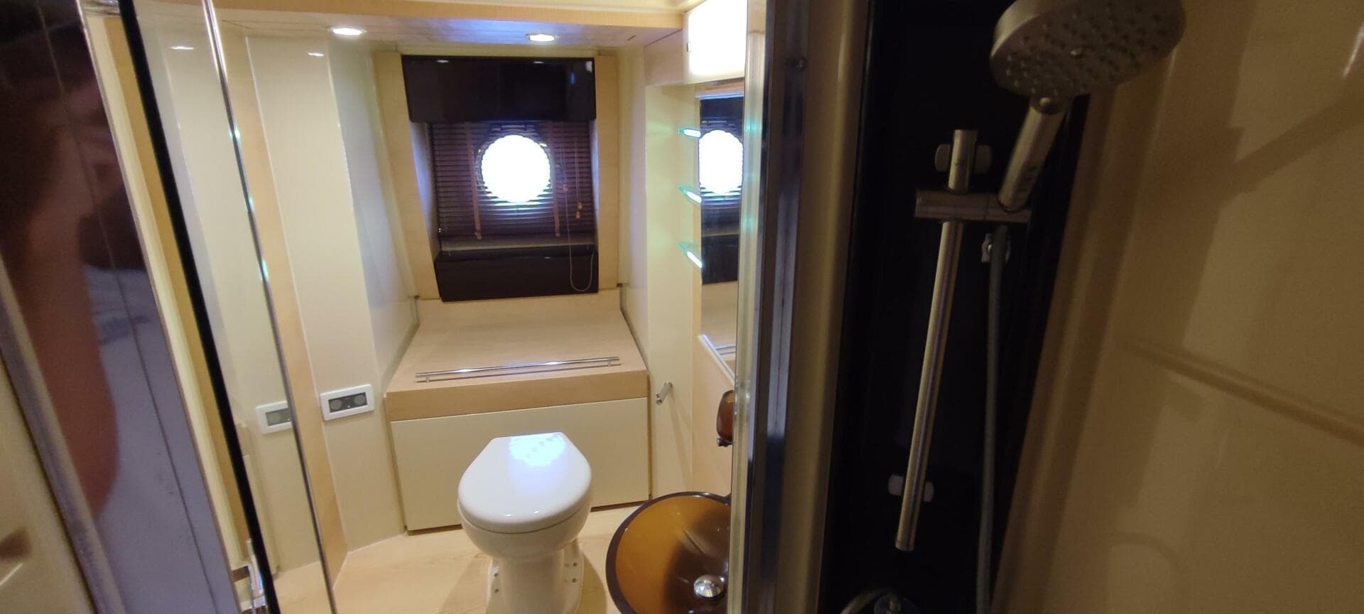 2011 Azimut 58 Fly — photo 26