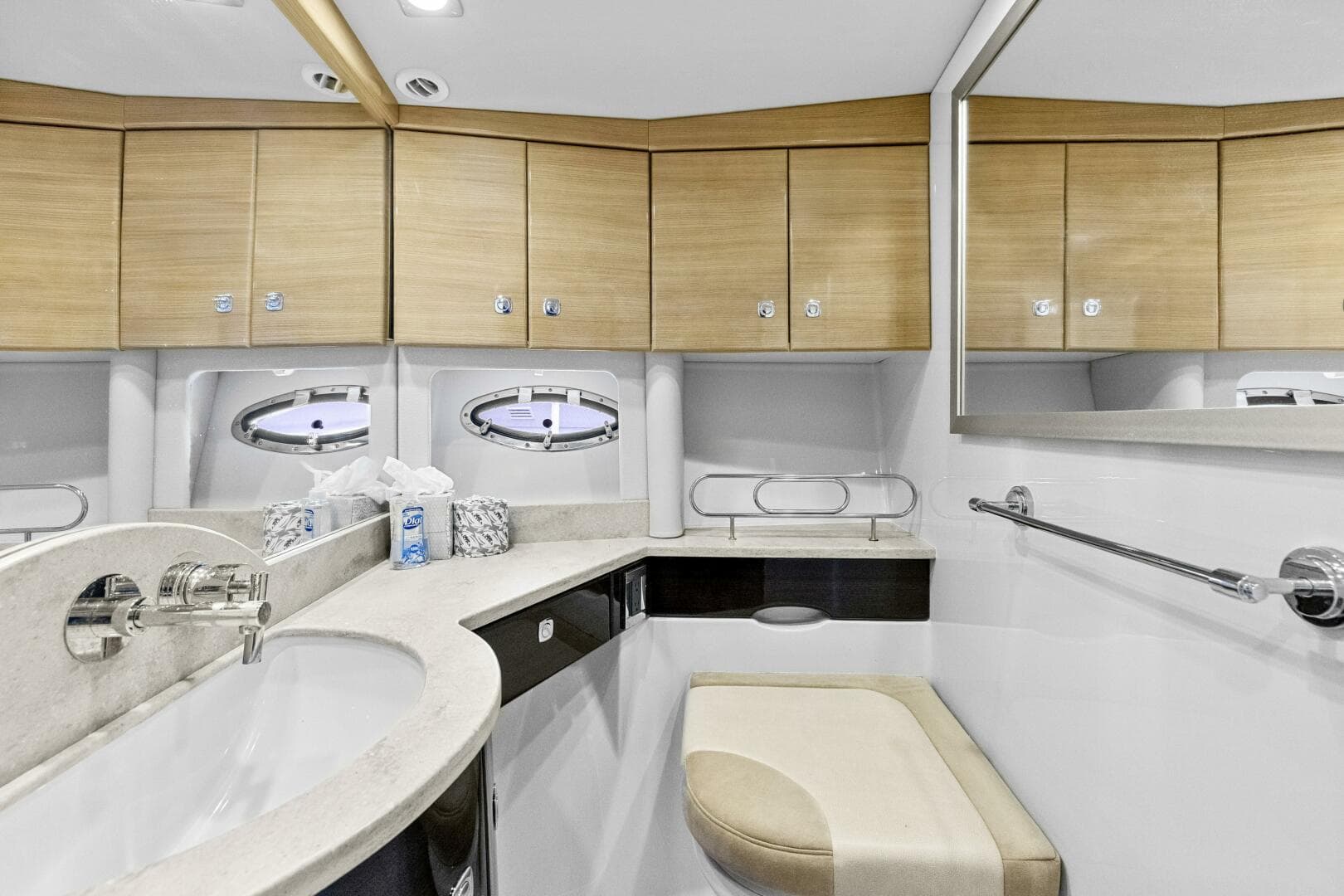 2016 Formula 45 Yacht — photo 32