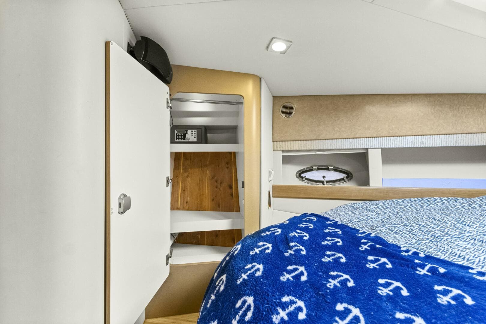 2016 Formula 45 Yacht — photo 30