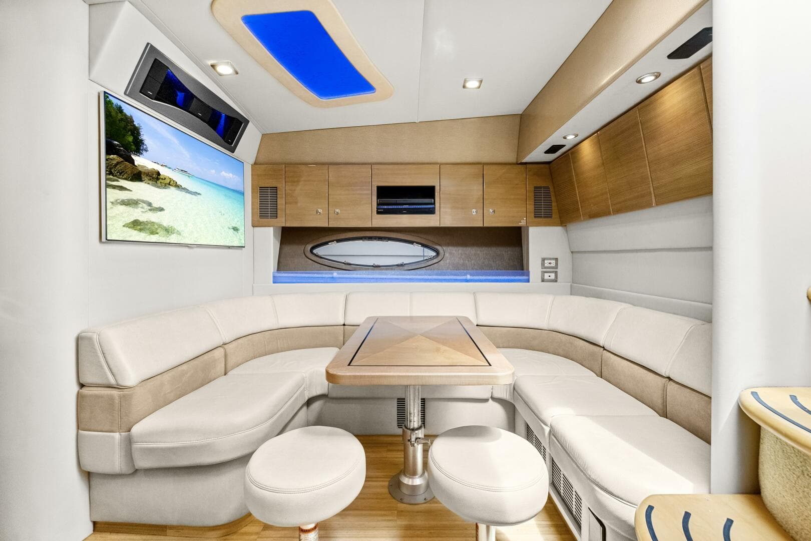 2016 Formula 45 Yacht — photo 23