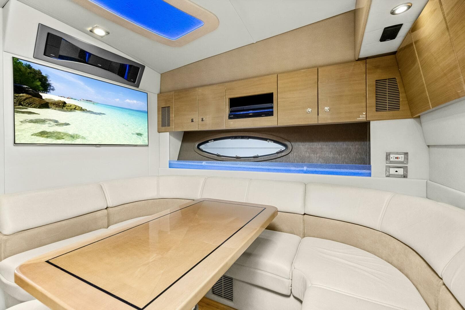 2016 Formula 45 Yacht — photo 25