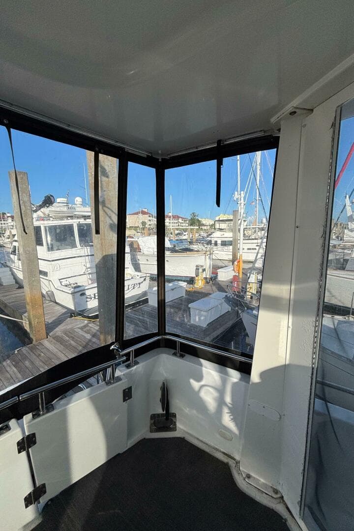 2001 Carver 396 Aft Cabin — photo 19