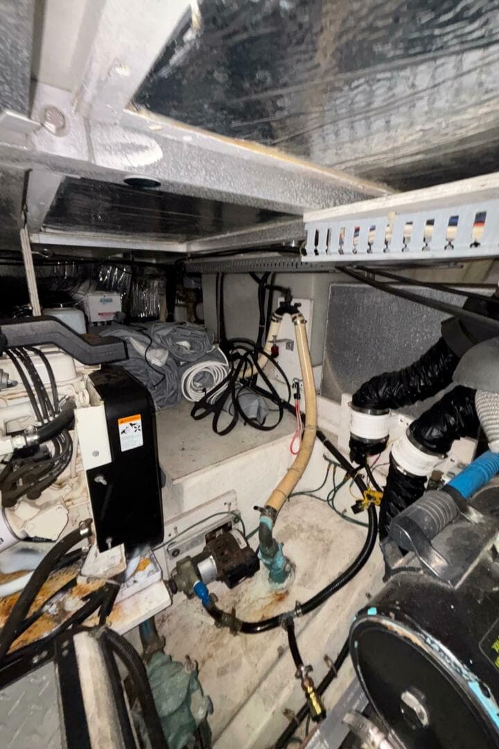 2001 Carver 396 Aft Cabin — photo 90