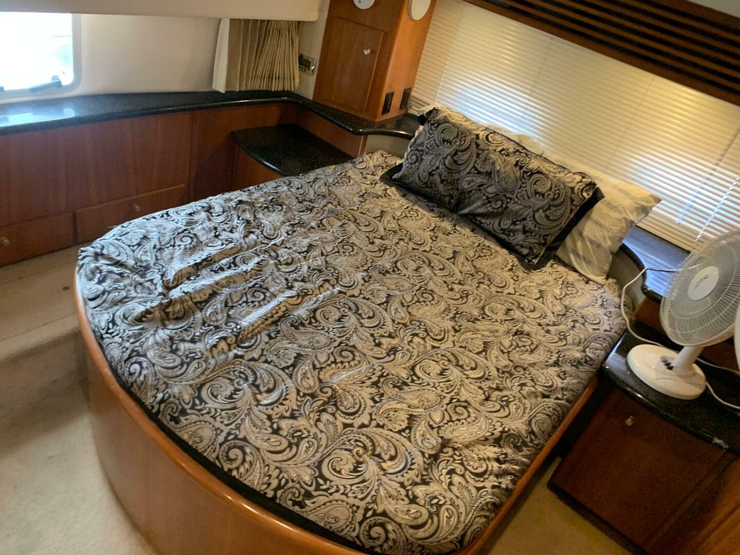 2001 Carver 396 Aft Cabin — photo 63