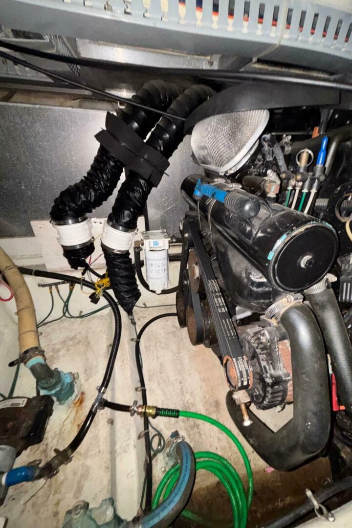 2001 Carver 396 Aft Cabin — photo 92