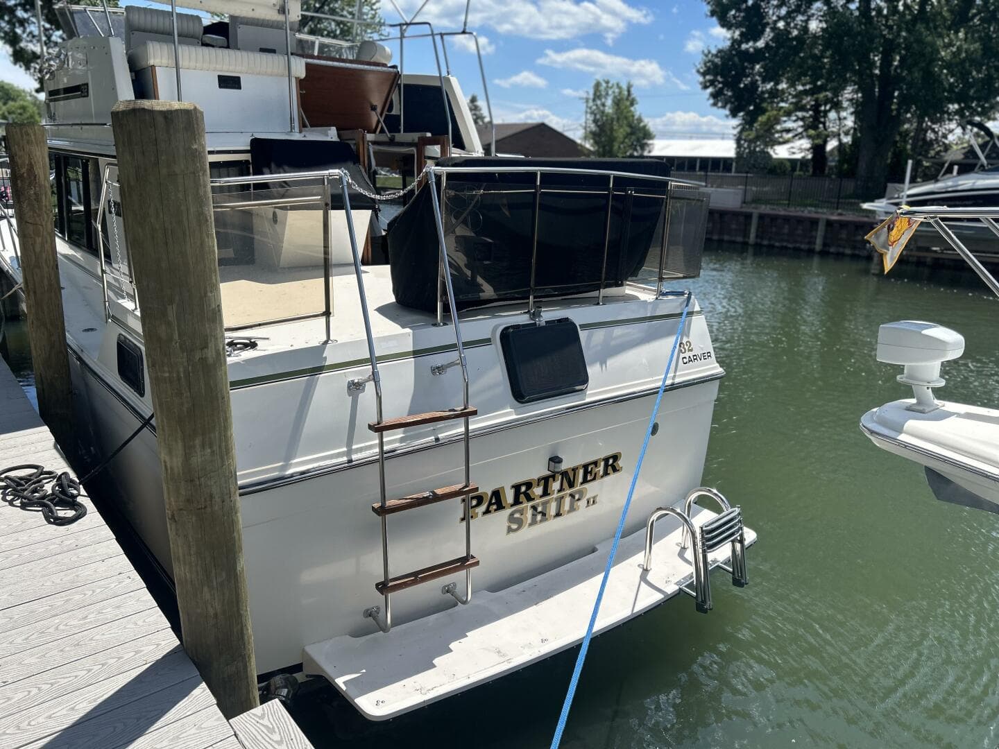 1985 Carver 3207 — photo 3