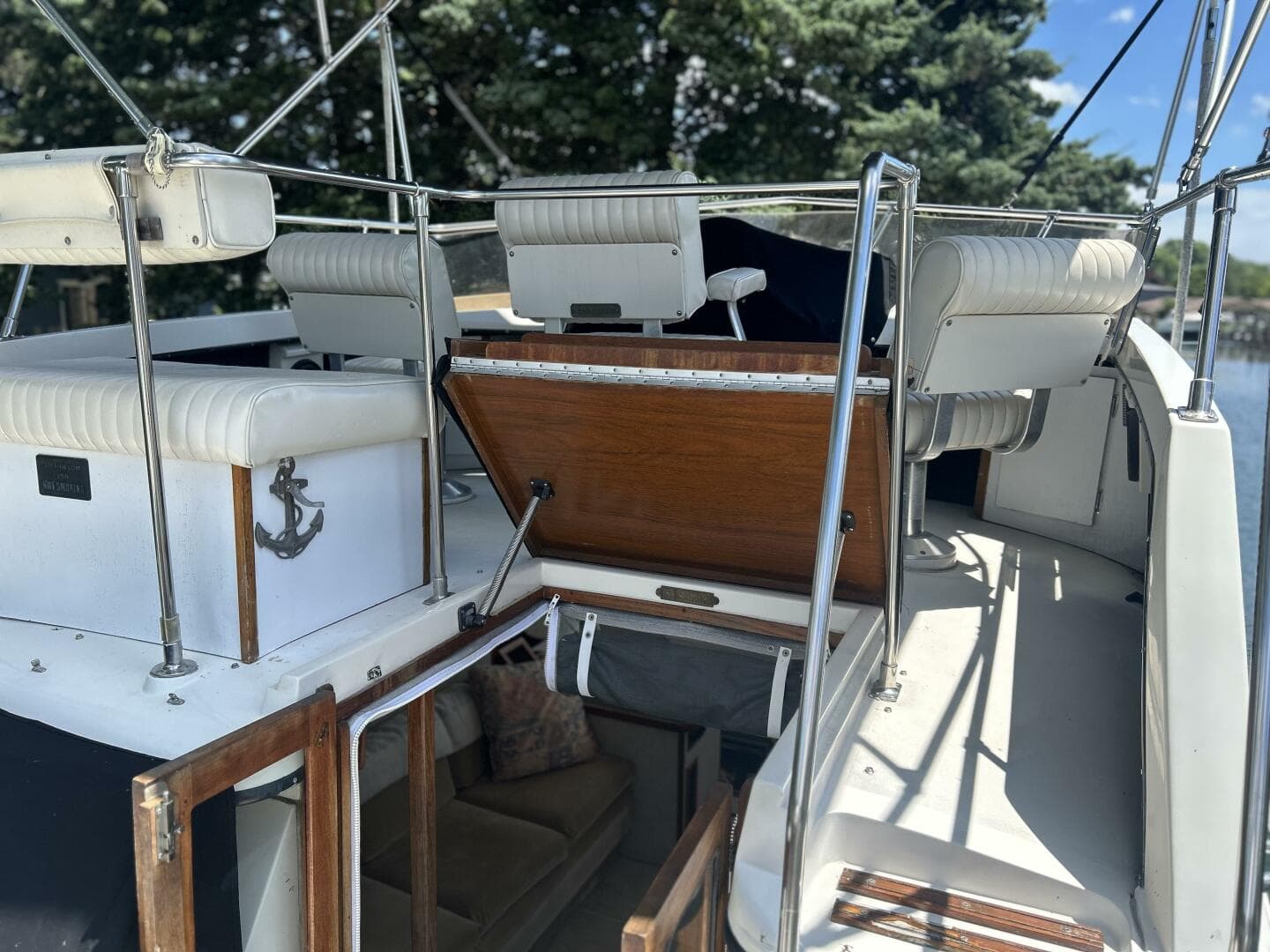 1985 Carver 3207 — photo 22