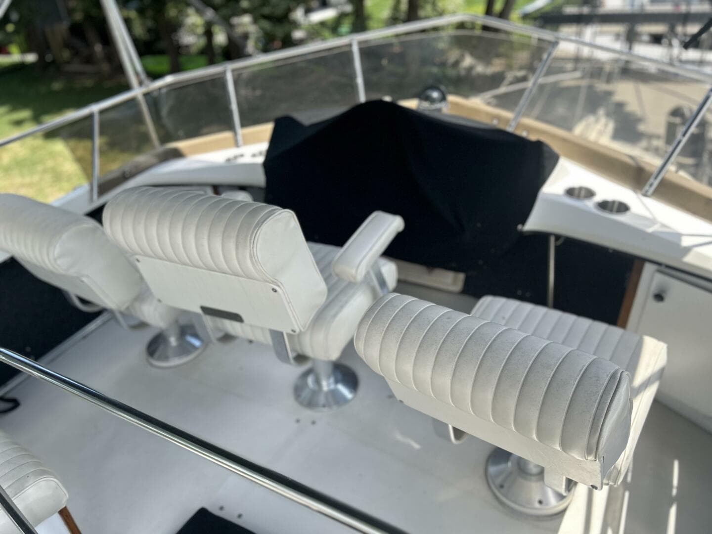 1985 Carver 3207 — photo 9