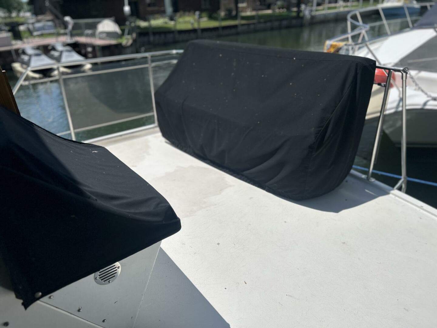 1985 Carver 3207 — photo 10