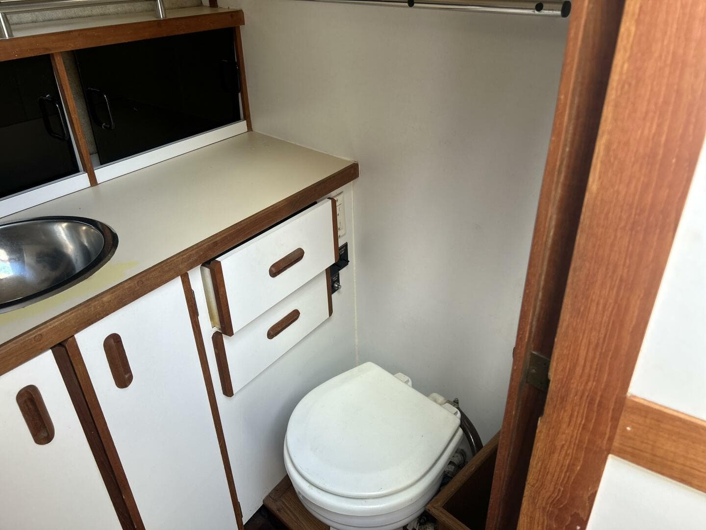 1985 Carver 3207 — photo 18