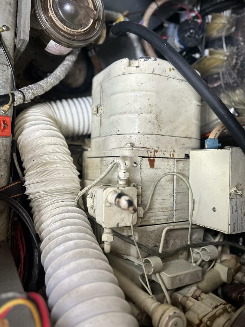 1985 Carver 3207 — photo 30