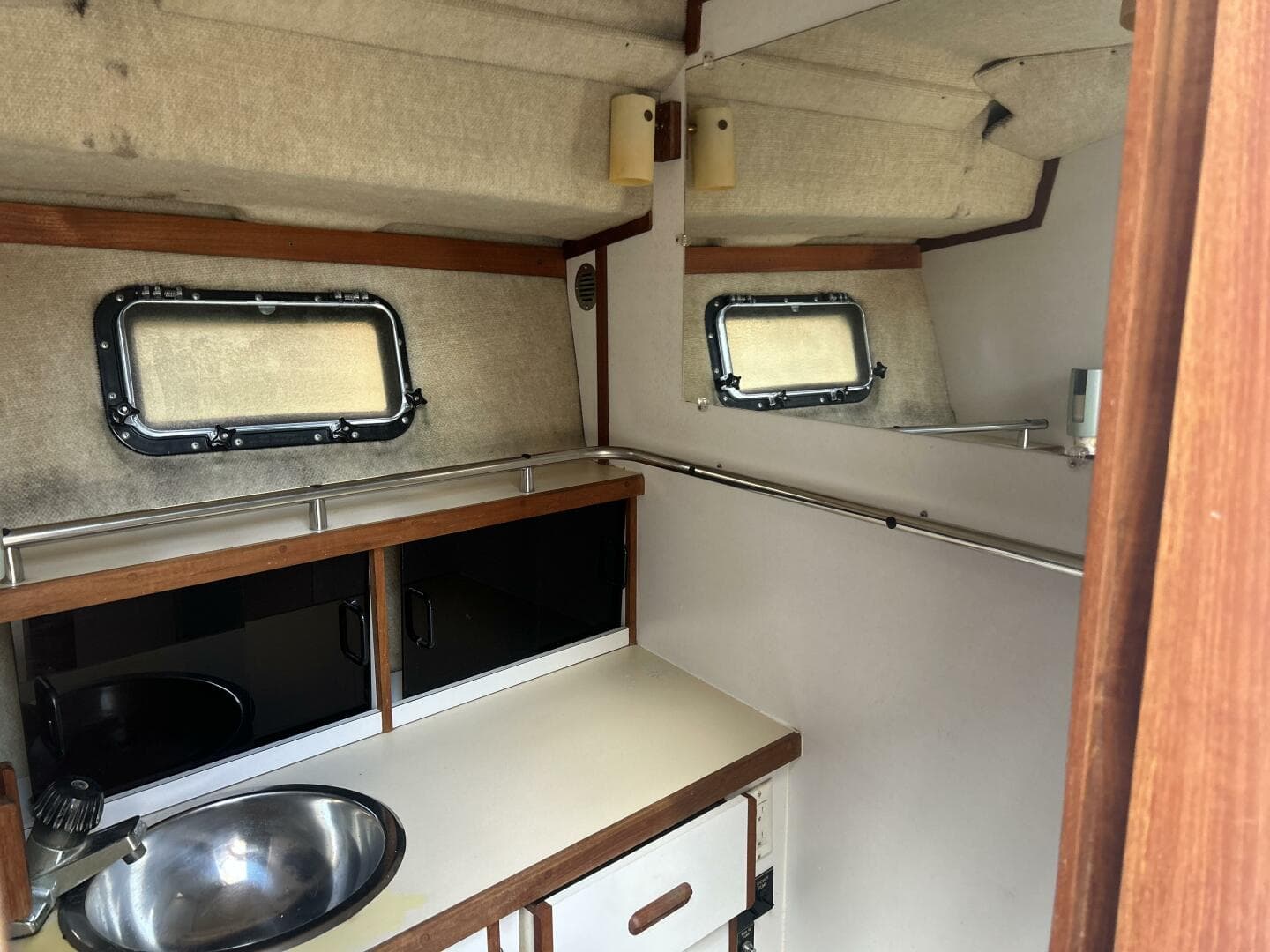 1985 Carver 3207 — photo 17