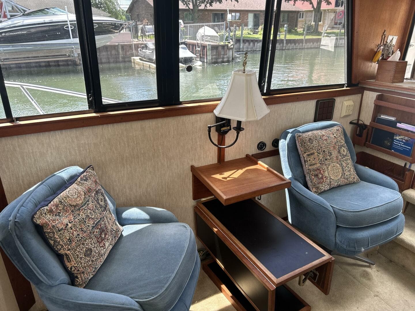 1985 Carver 3207 — photo 12