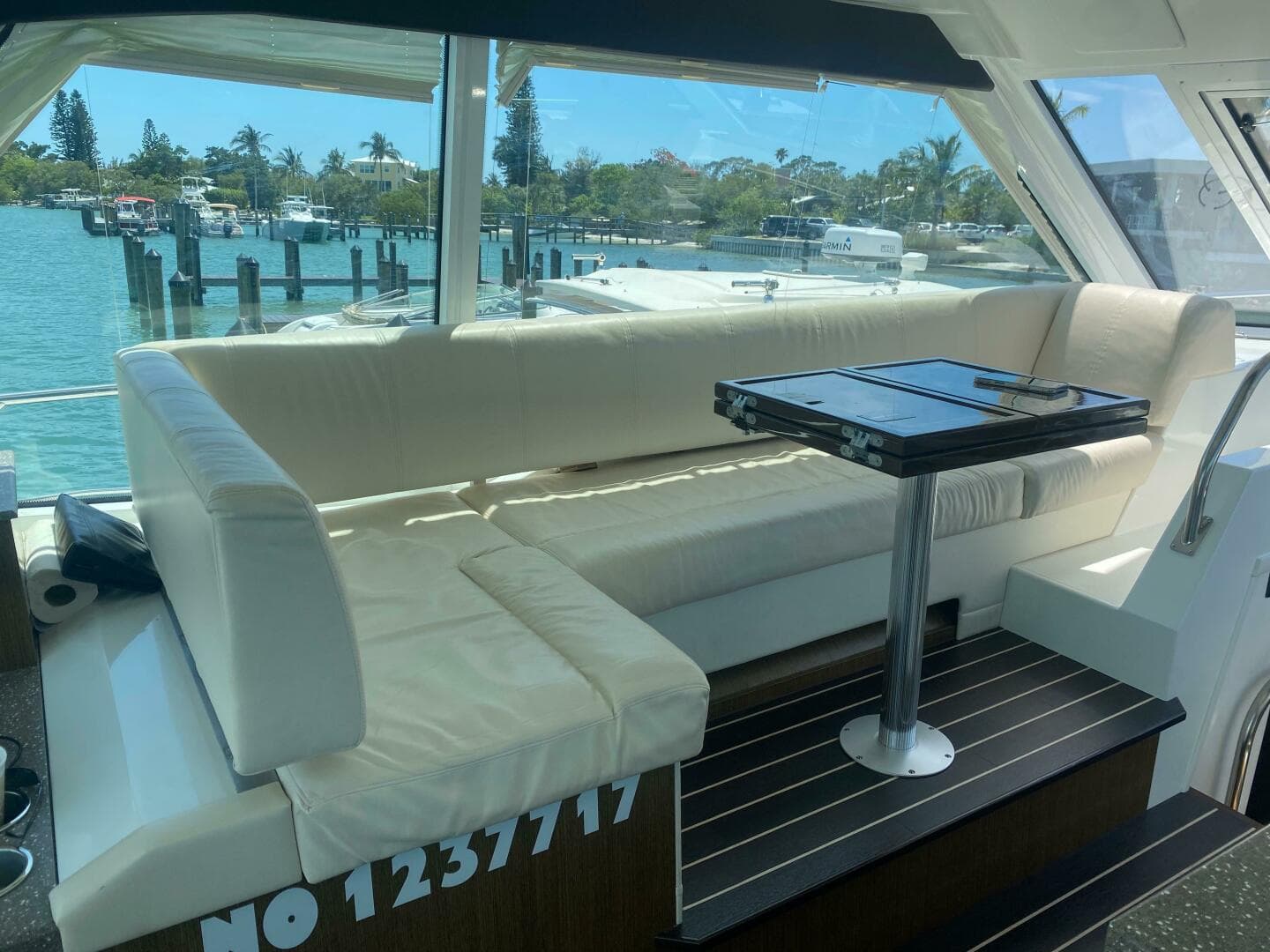 2012 Cruisers Yachts 48 Cantius — photo 3