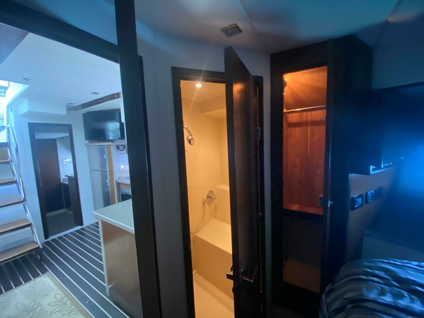 2012 Cruisers Yachts 48 Cantius — photo 15