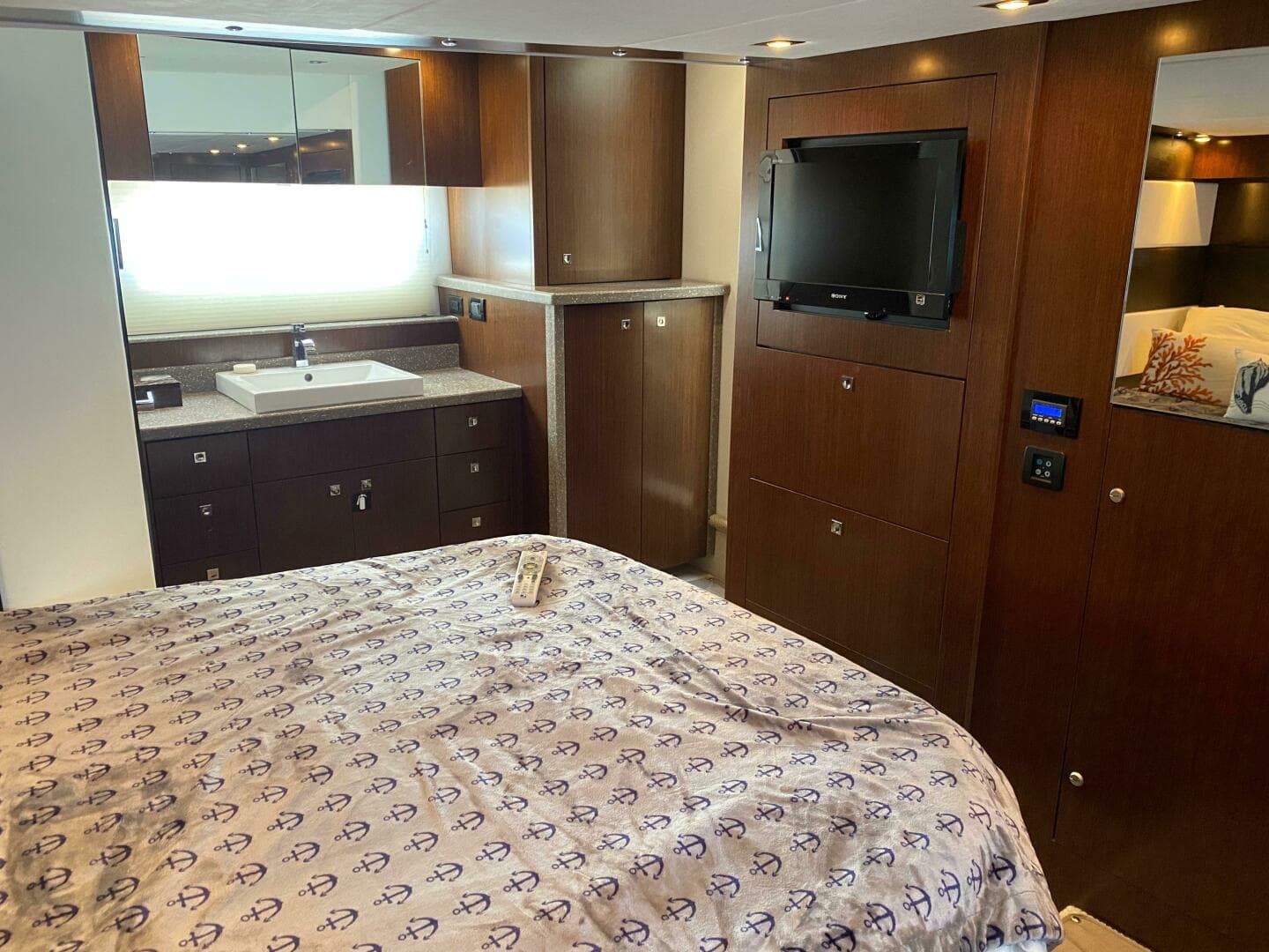 2012 Cruisers Yachts 48 Cantius — photo 21