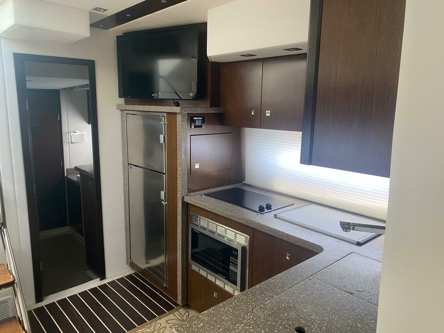 2012 Cruisers Yachts 48 Cantius — photo 18