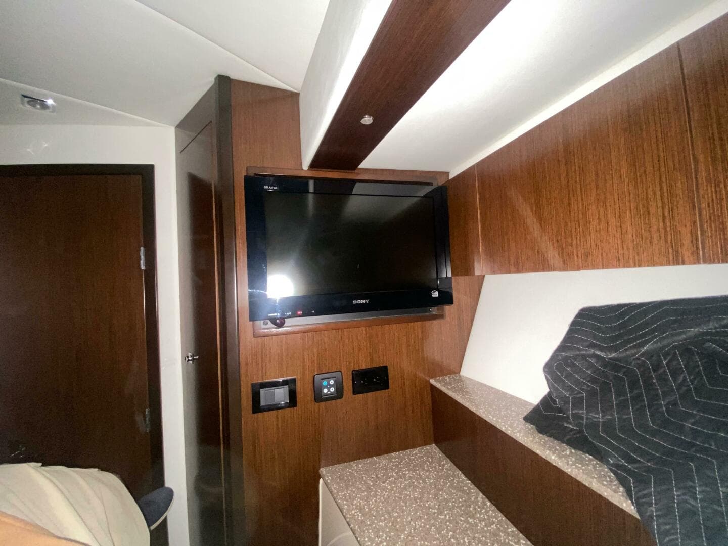 2012 Cruisers Yachts 48 Cantius — photo 16