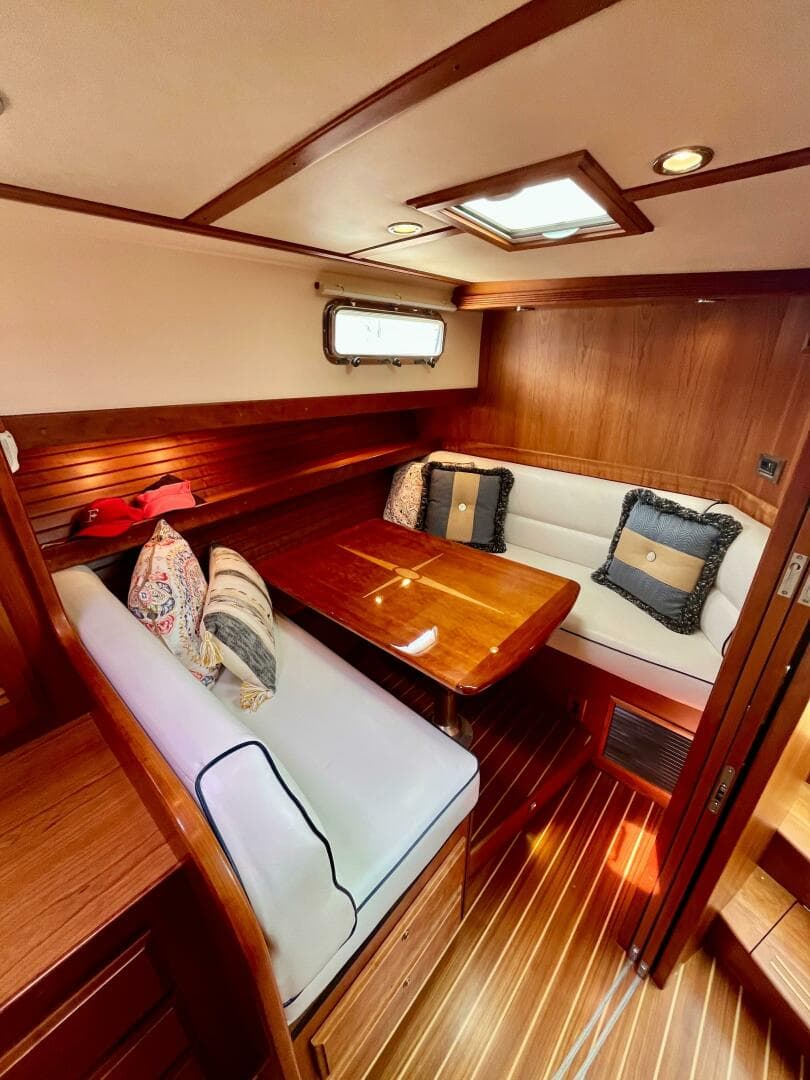 2010 Sabre 40 Sedan — photo 27