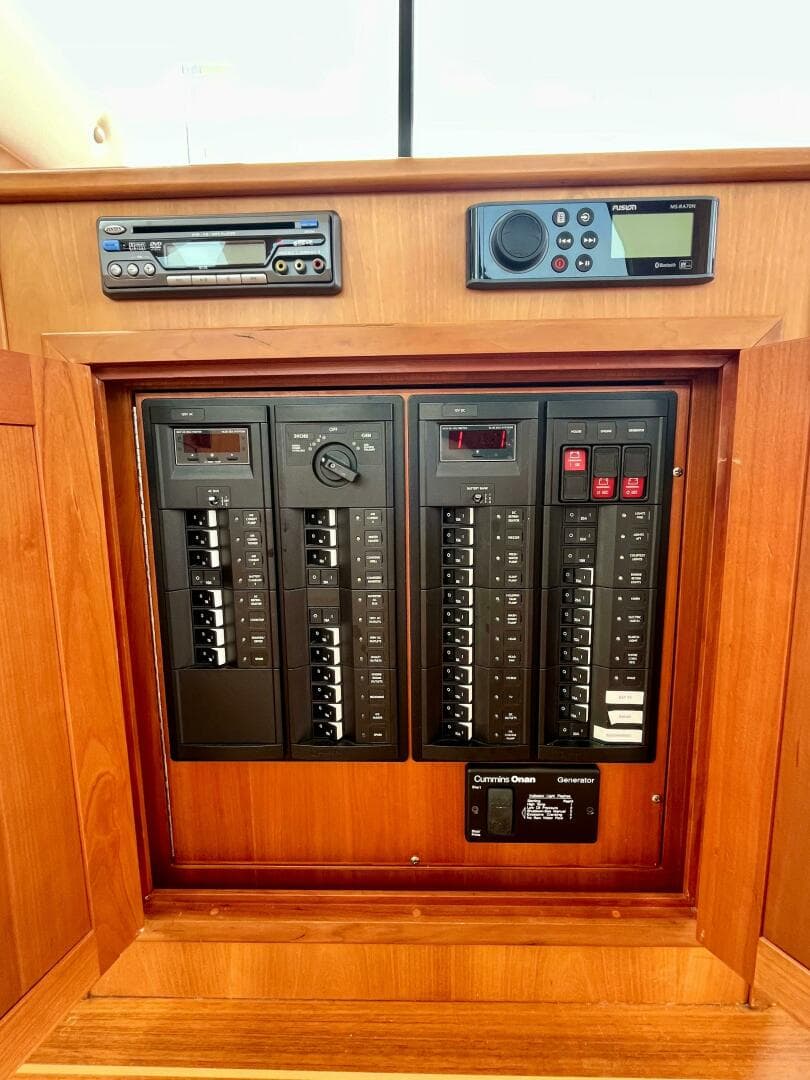 2010 Sabre 40 Sedan — photo 38