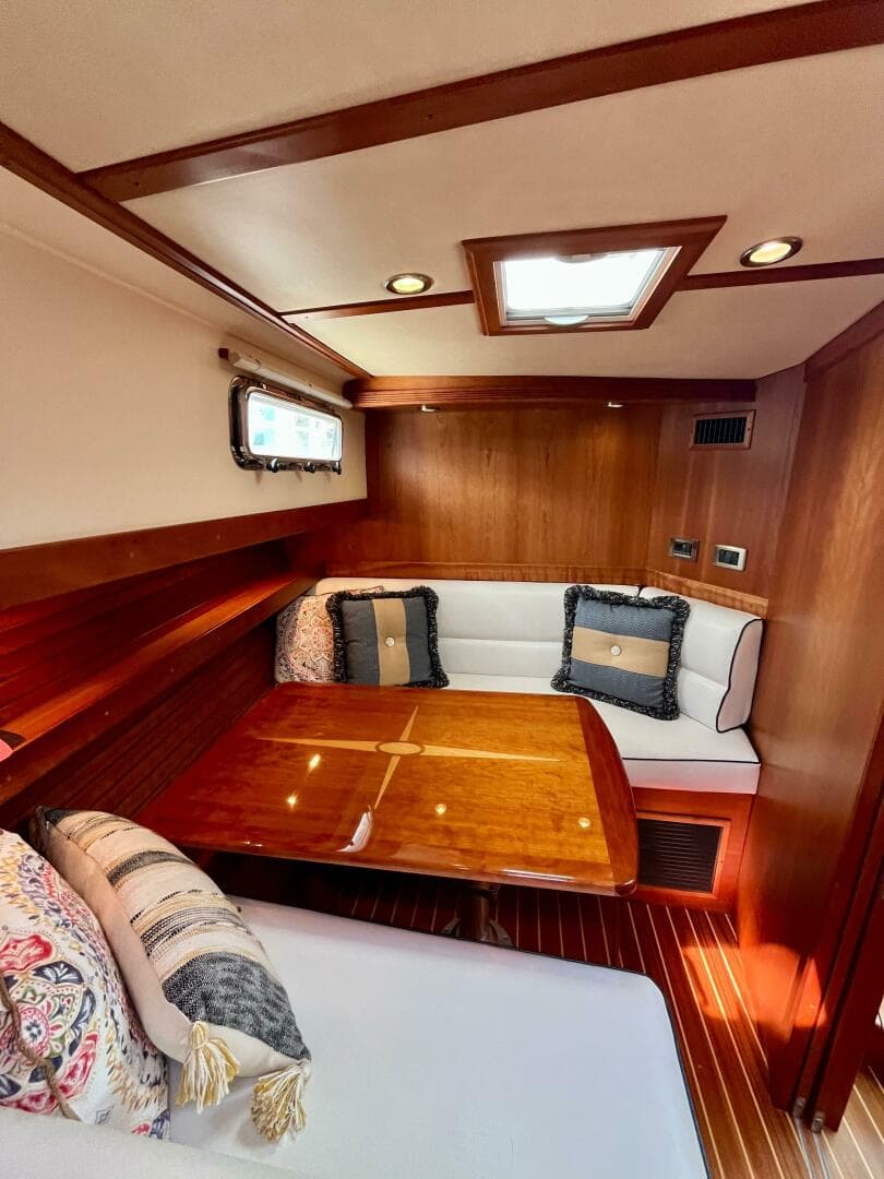 2010 Sabre 40 Sedan — photo 28