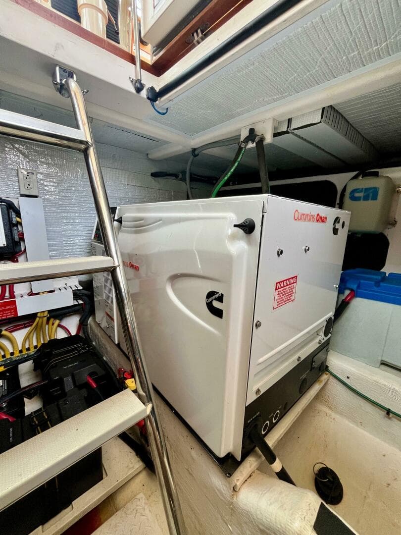 2010 Sabre 40 Sedan — photo 40