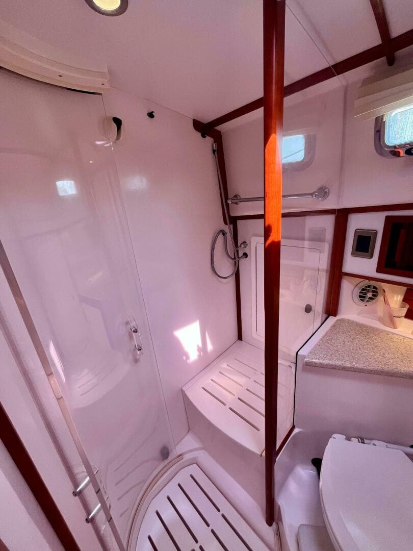 2010 Sabre 40 Sedan — photo 36