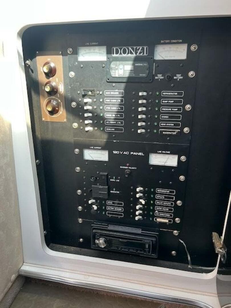 1990 Donzi 30 — photo 13