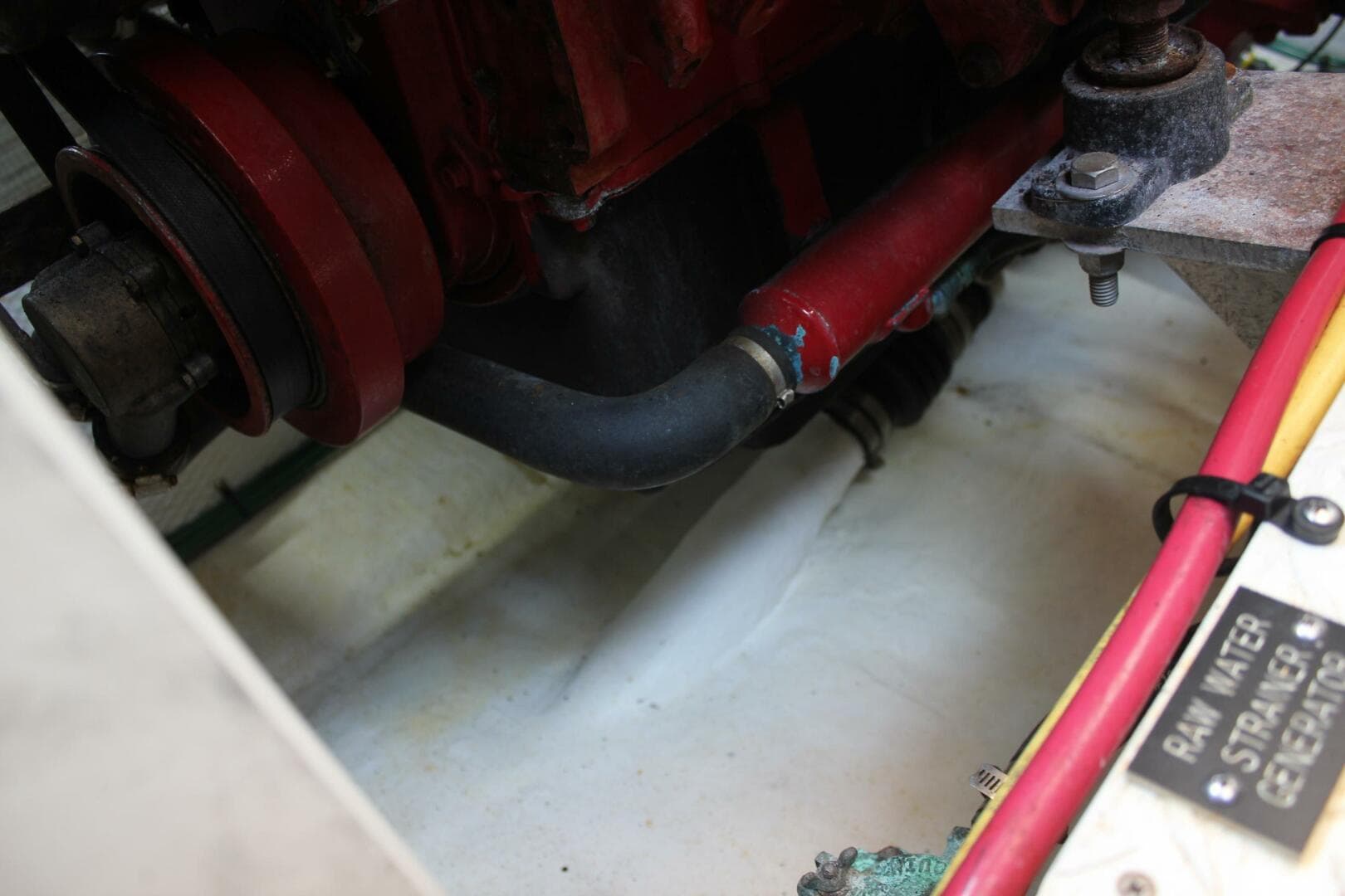 2005 Cruisers 370 Express — photo 46